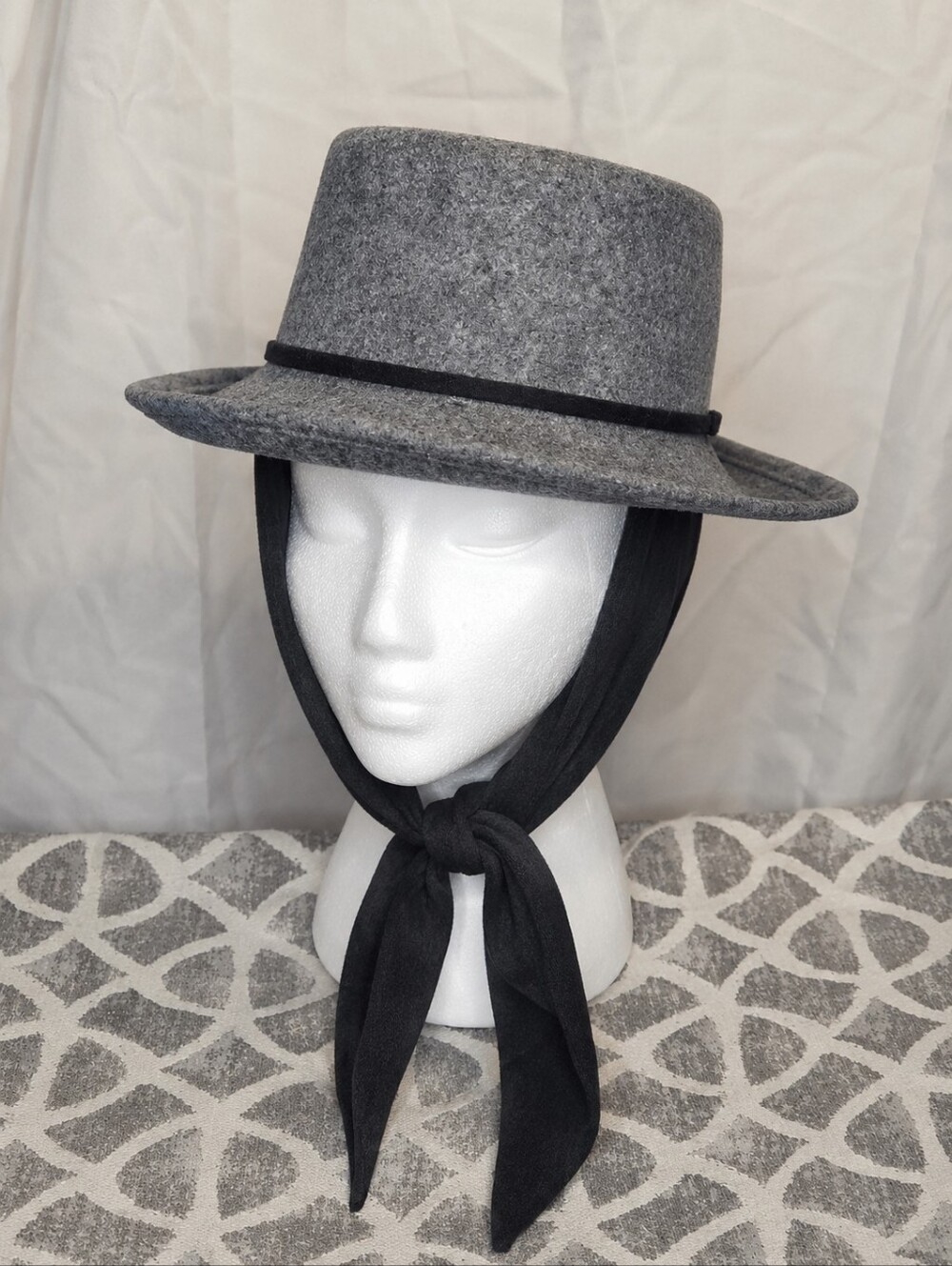 Vintage Betmar Street Smart Union Made Gray Wool Felt Fedora Hat Attached Scarf